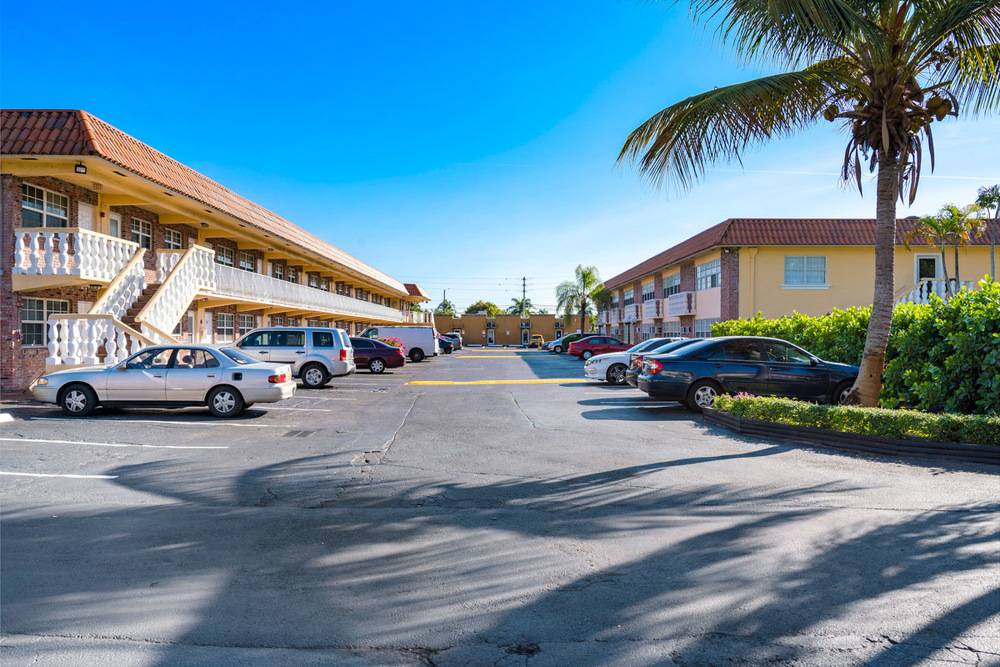Camelot West Apartments, photo 9