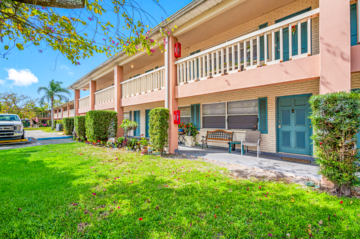 Camelot Apartments, photo 6