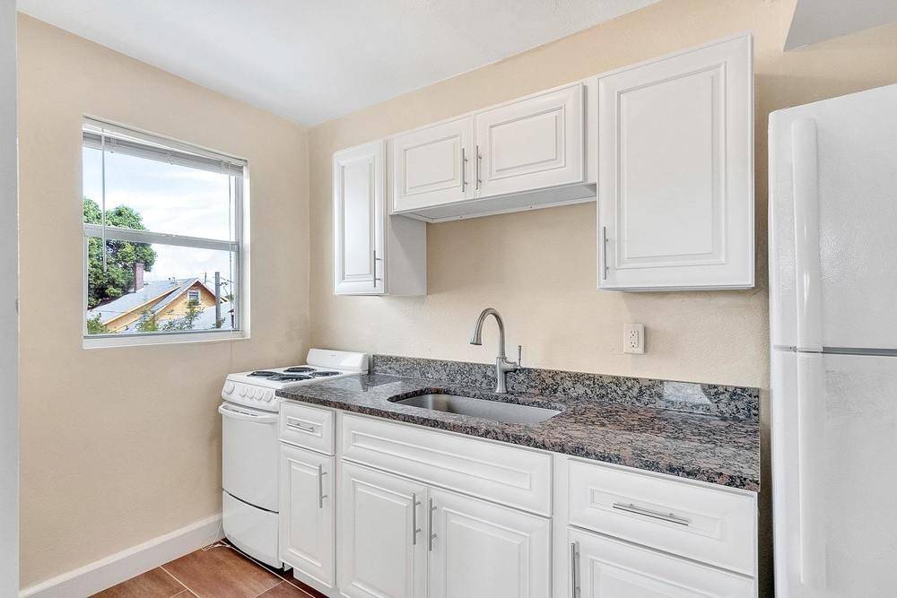 Grove Street Apartments, photo 16