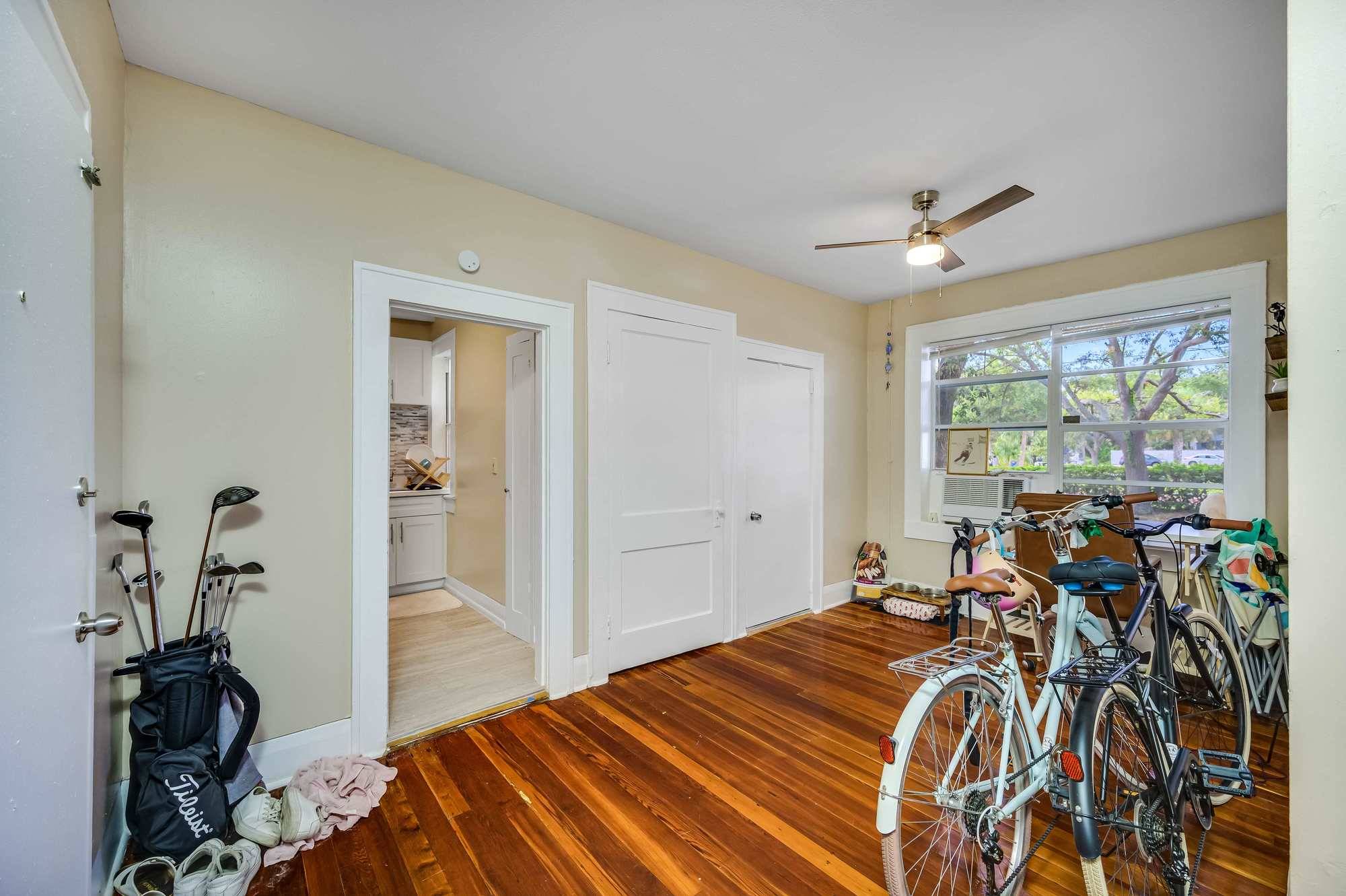 N Hyde Park Portfolio  , photo 5