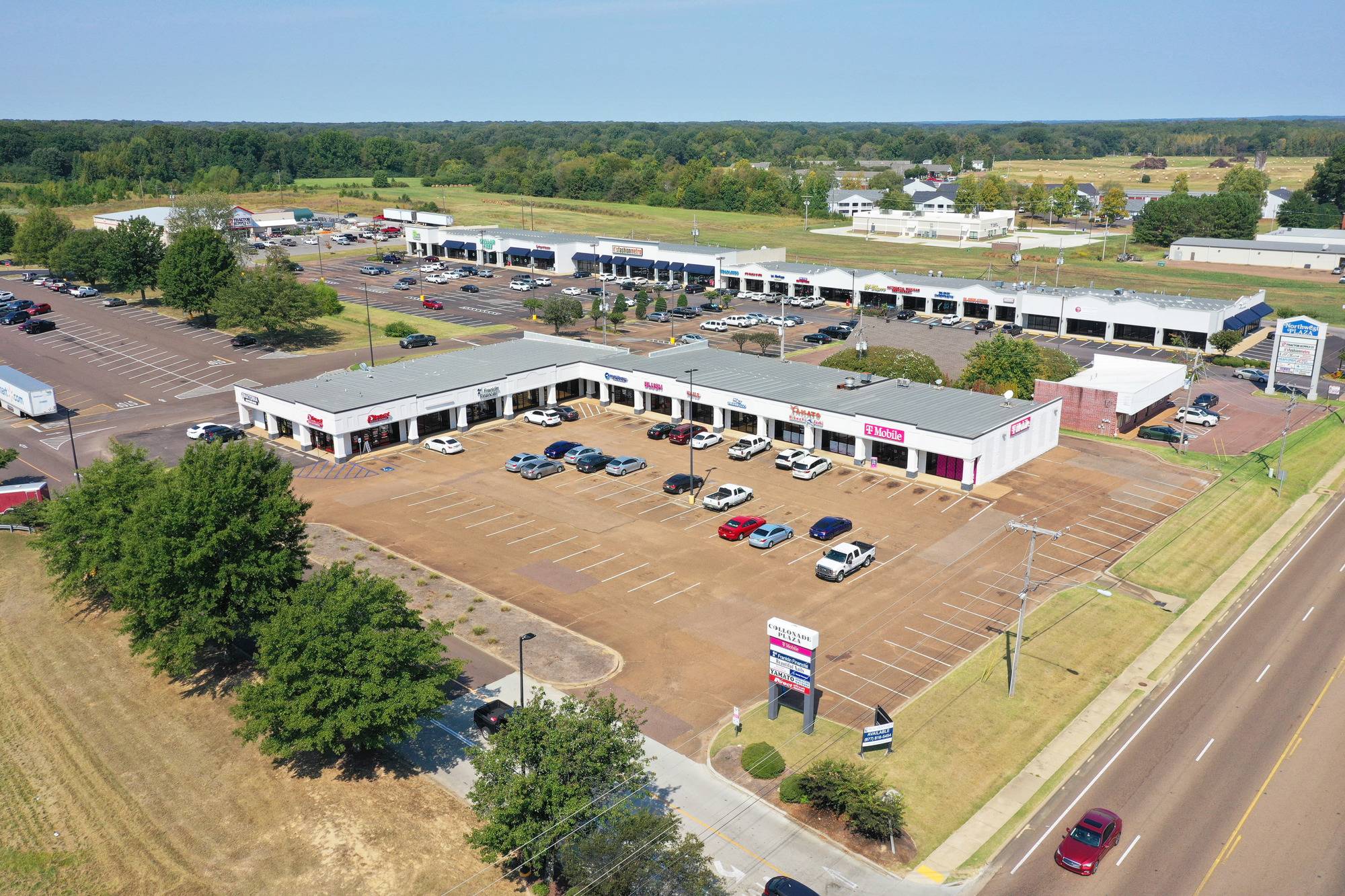 Collonade Plaza (Walmart Shadow), photo 5