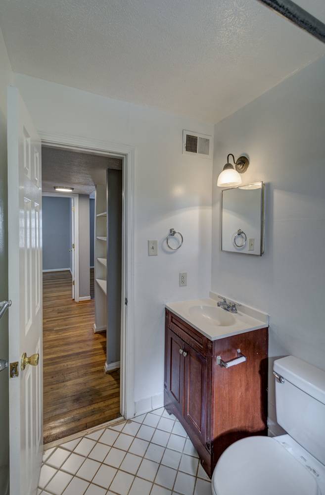 Peachtree Hills Court, photo 14