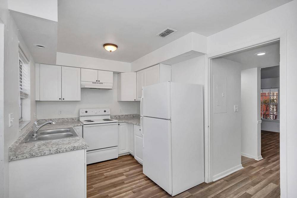 Branch Ave Flats, photo 9