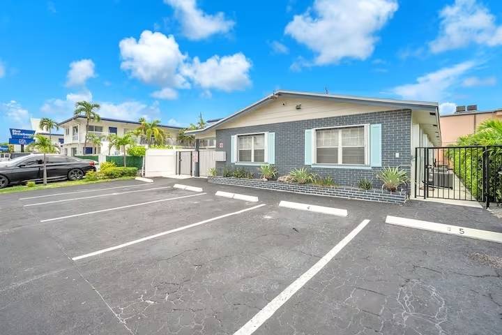 4204 N Ocean Dr, photo 3
