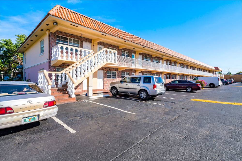Camelot West Apartments, photo 8