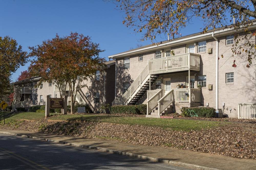 Peachtree Hills Court, photo 2