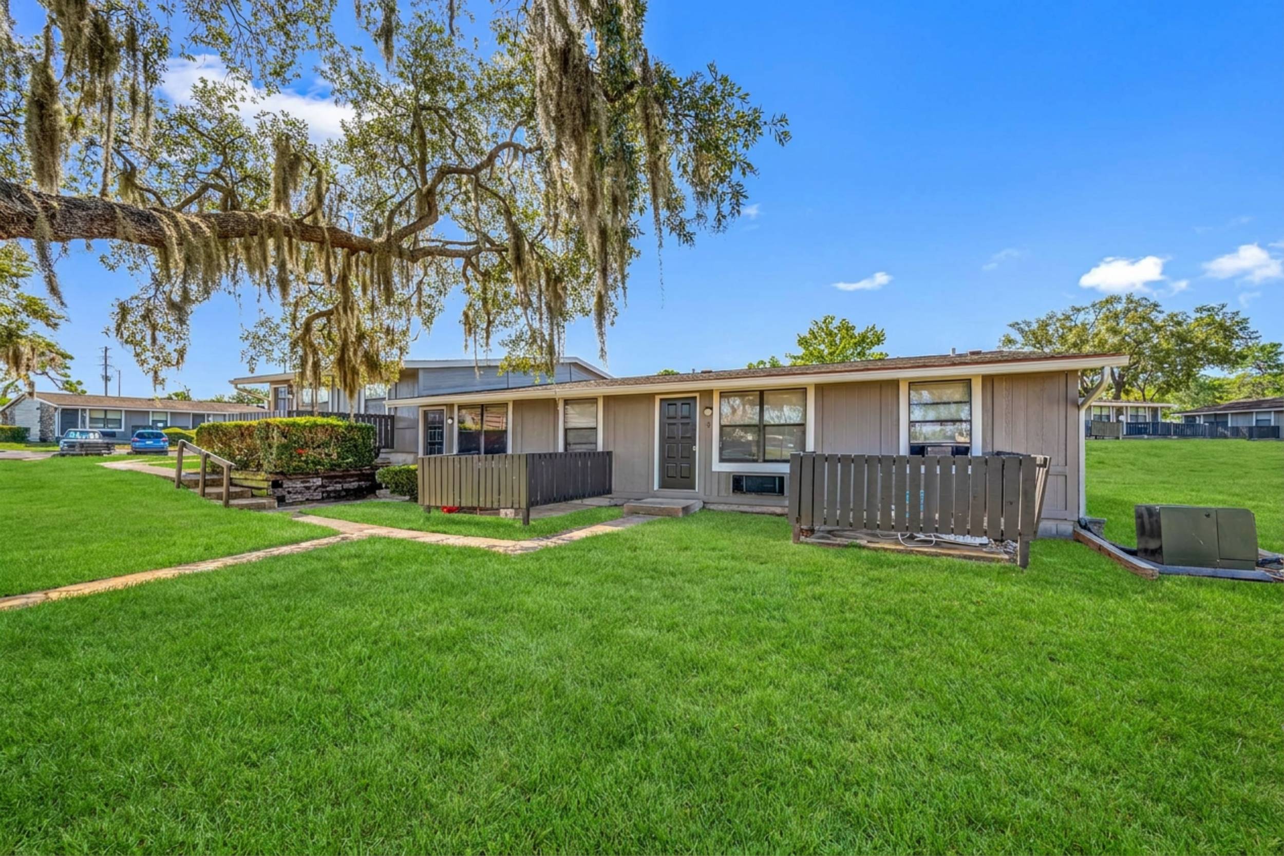 Oakwood Village, photo 4