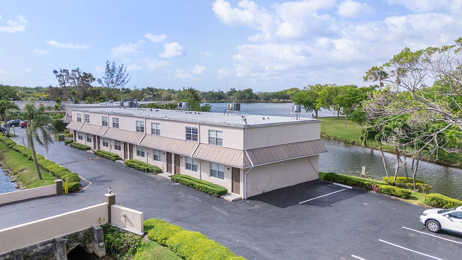 Twin Lakes Villas
