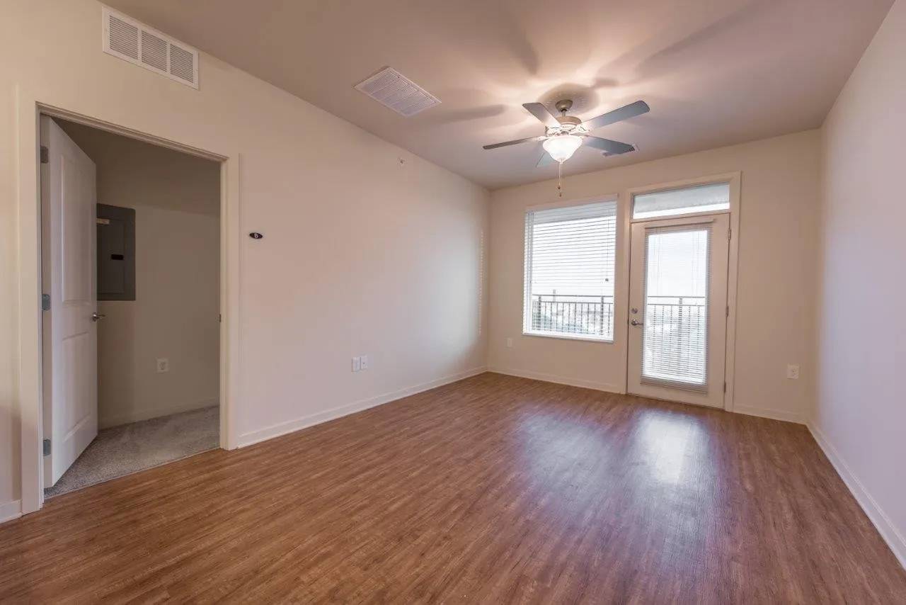 101 East Corry, photo 17