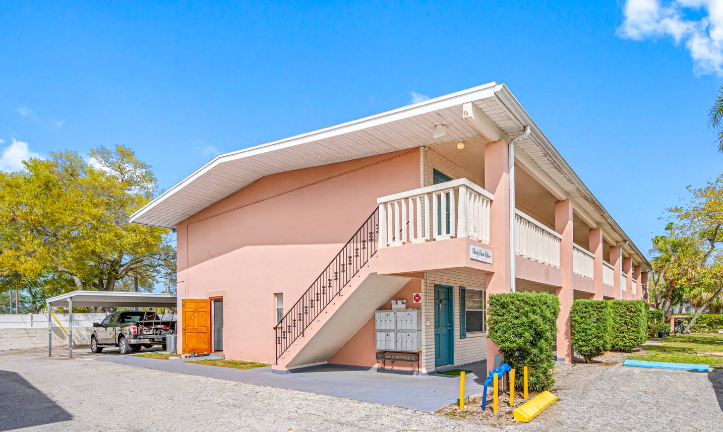 Camelot Apartments, photo 5