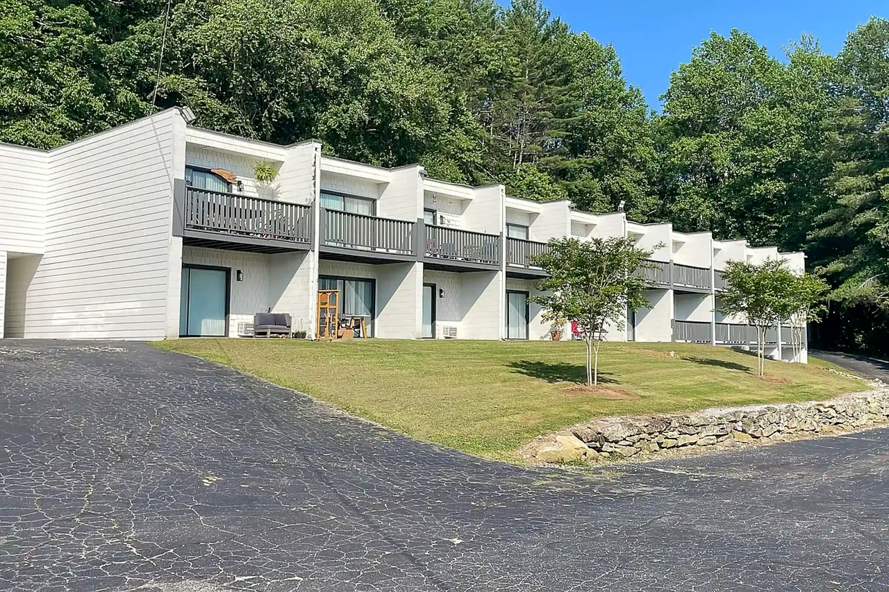 Dillard Sky Apartments