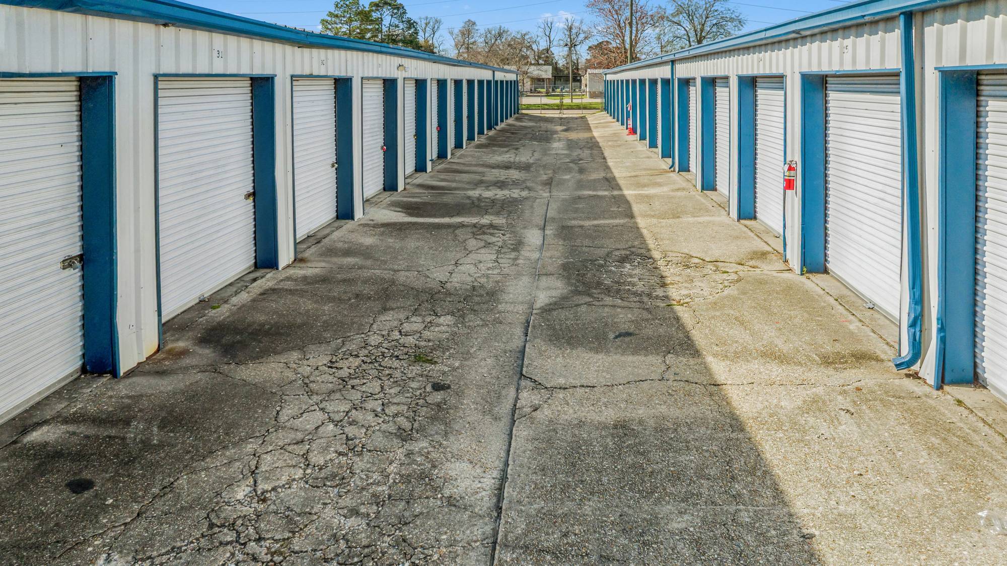 Red & Blue Storage, photo 4