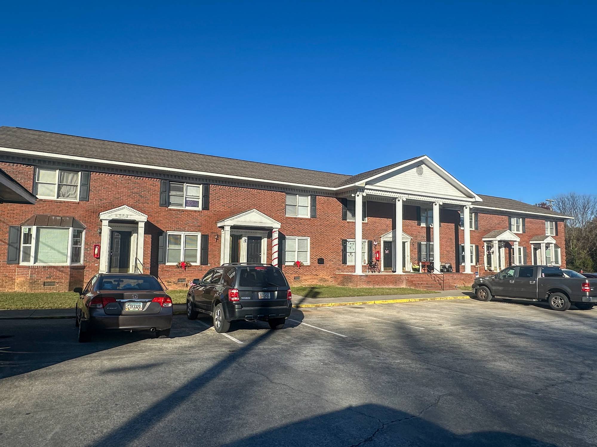 Holly Hills Apartments, photo 3