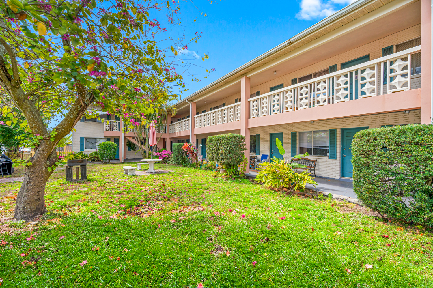Camelot Apartments, photo 3
