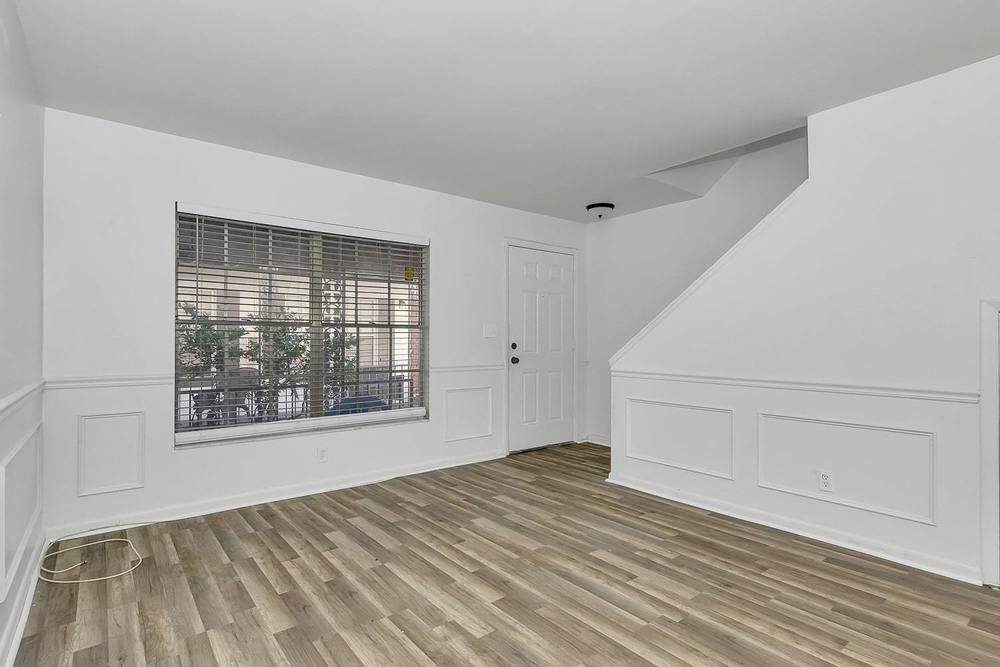 Branch Ave Flats, photo 11