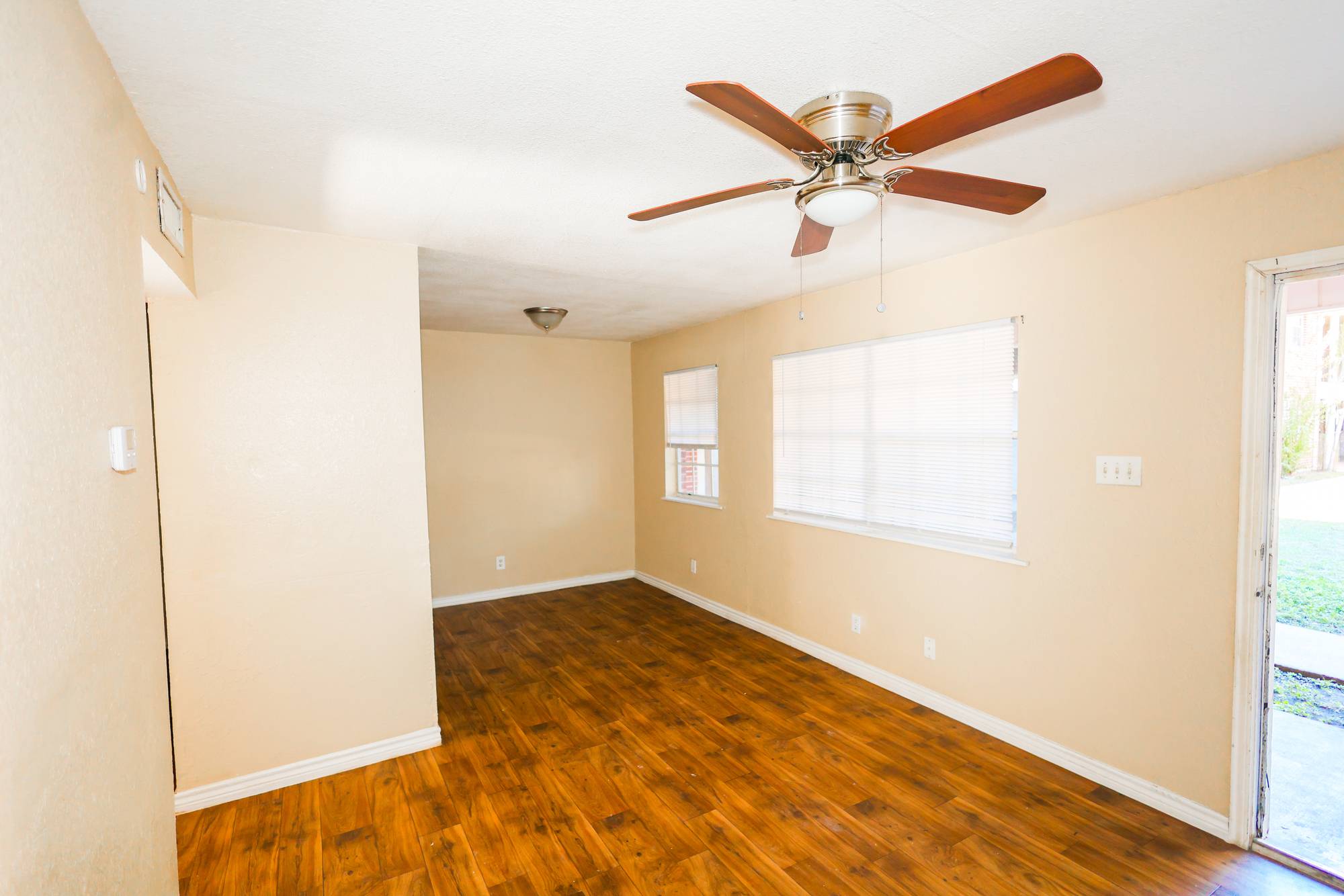 Golden Plaza & Colonial Manor Apartments, photo 16