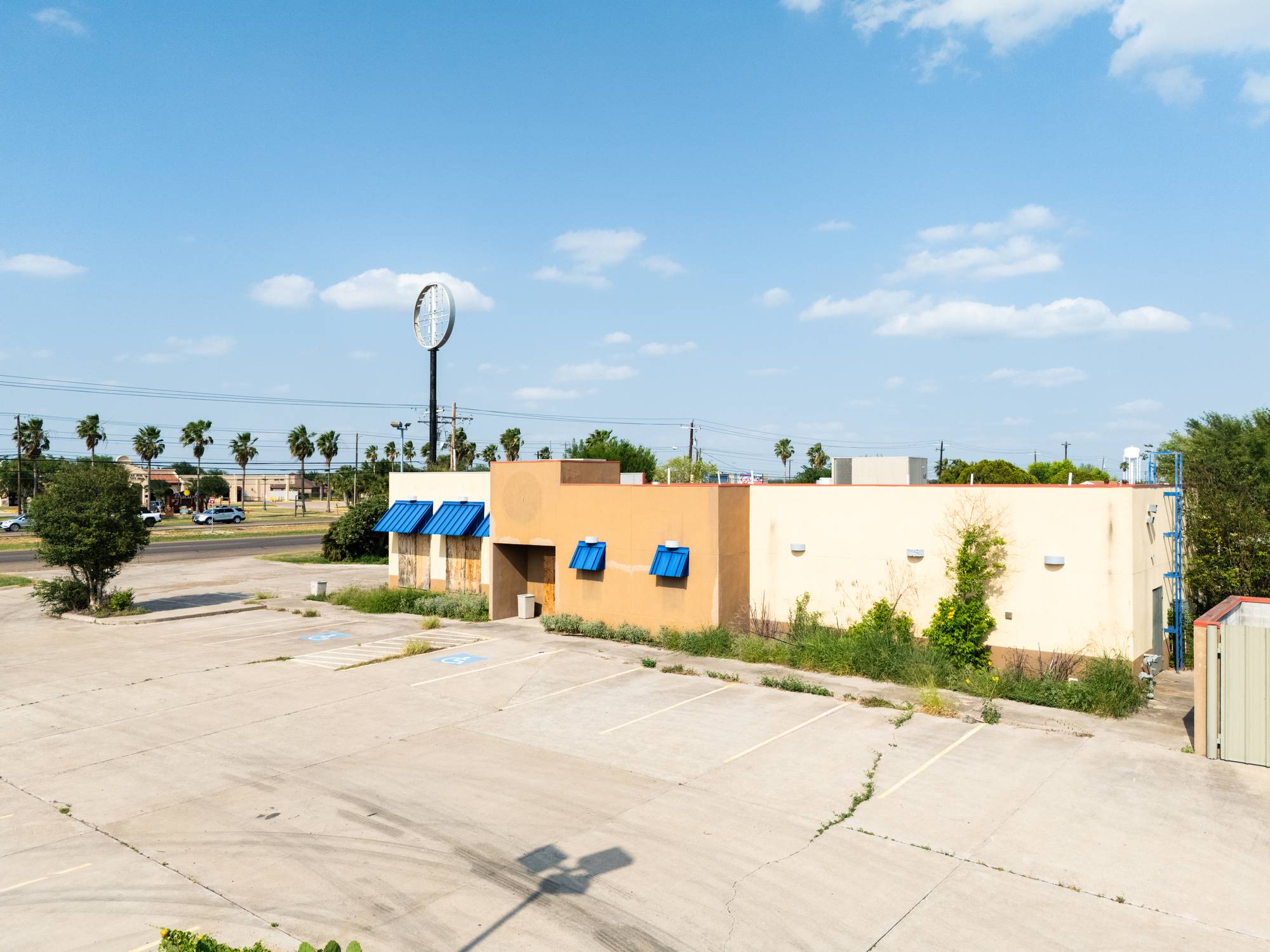 Vacant Burger King