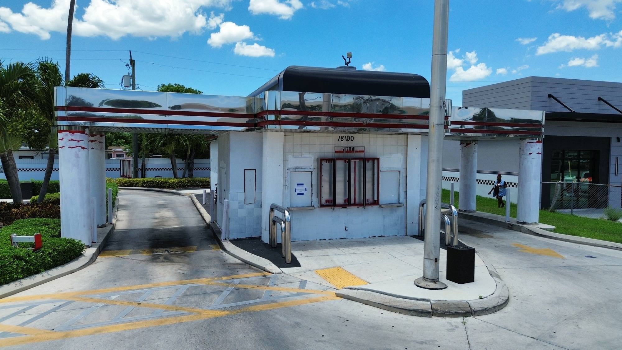 Vacant QSR with Double Drive Thru 