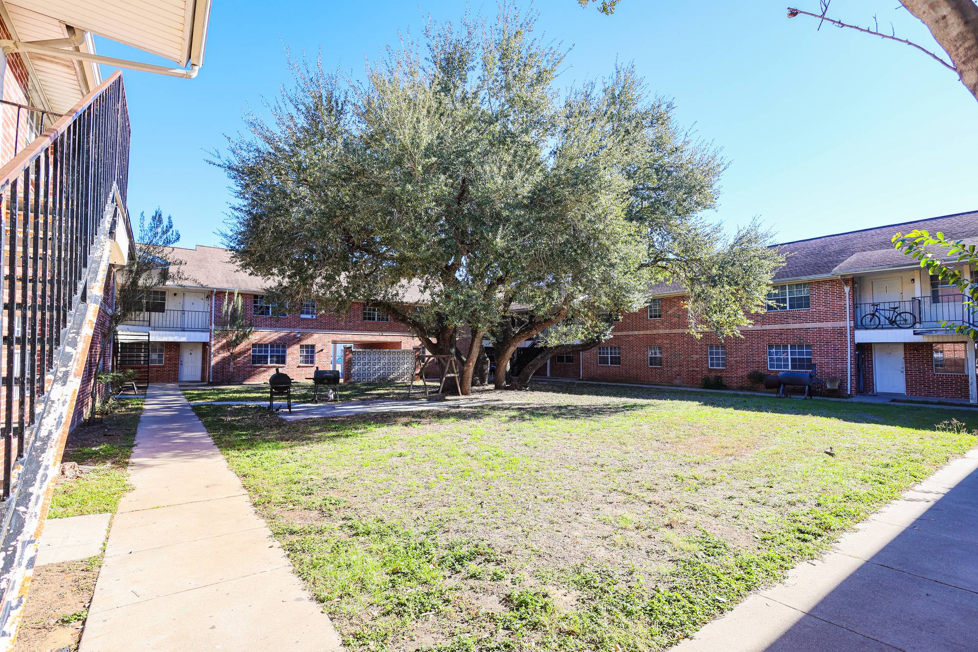 Golden Plaza & Colonial Manor Apartments, photo 5