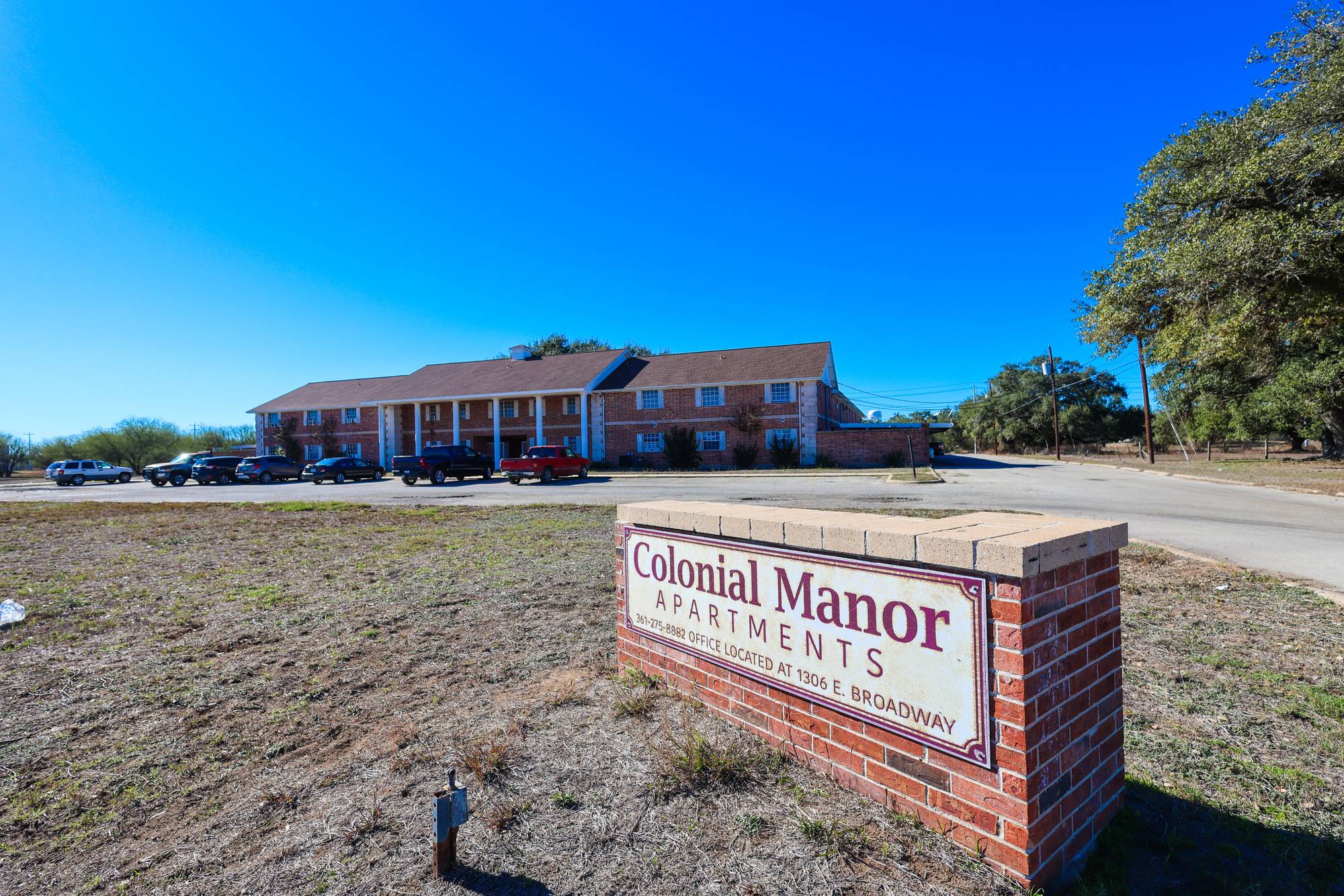 Golden Plaza & Colonial Manor Apartments, photo 2