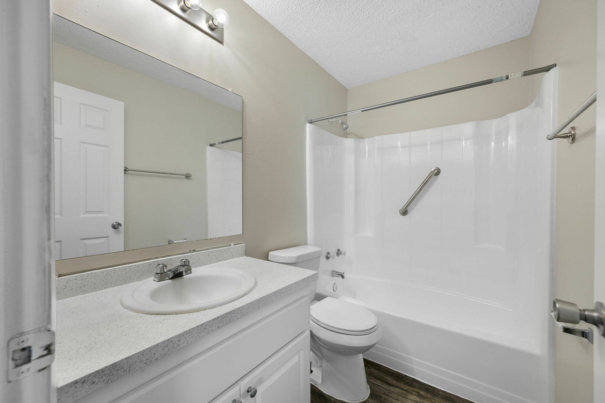 Porter & Beach Apartments, photo 15