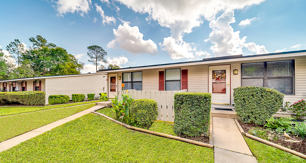 Bentwood Apartments