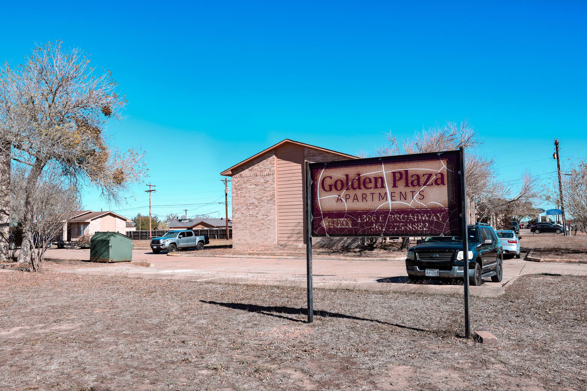 Golden Plaza & Colonial Manor Apartments, photo 9
