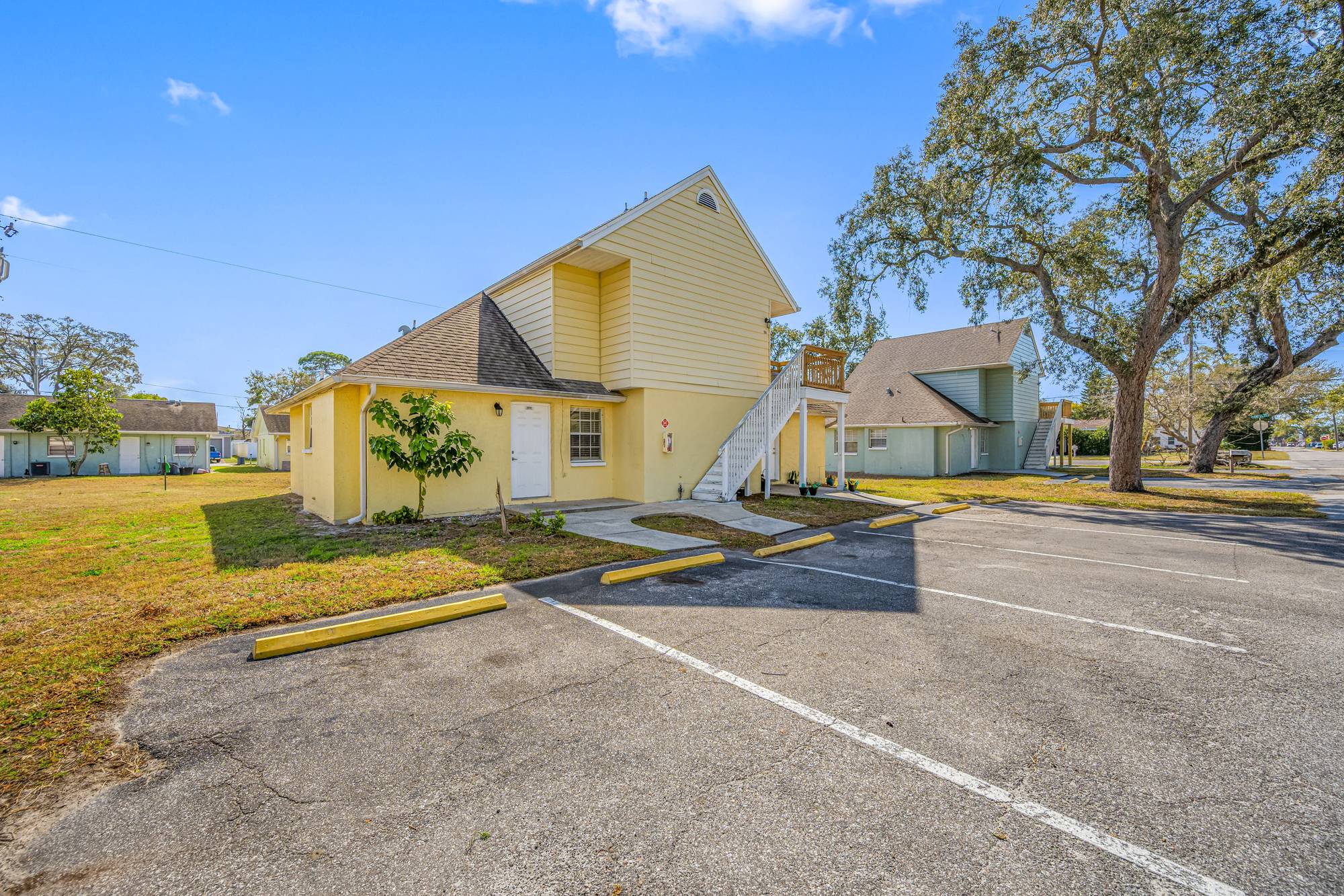 Porter & Beach Apartments, photo 2