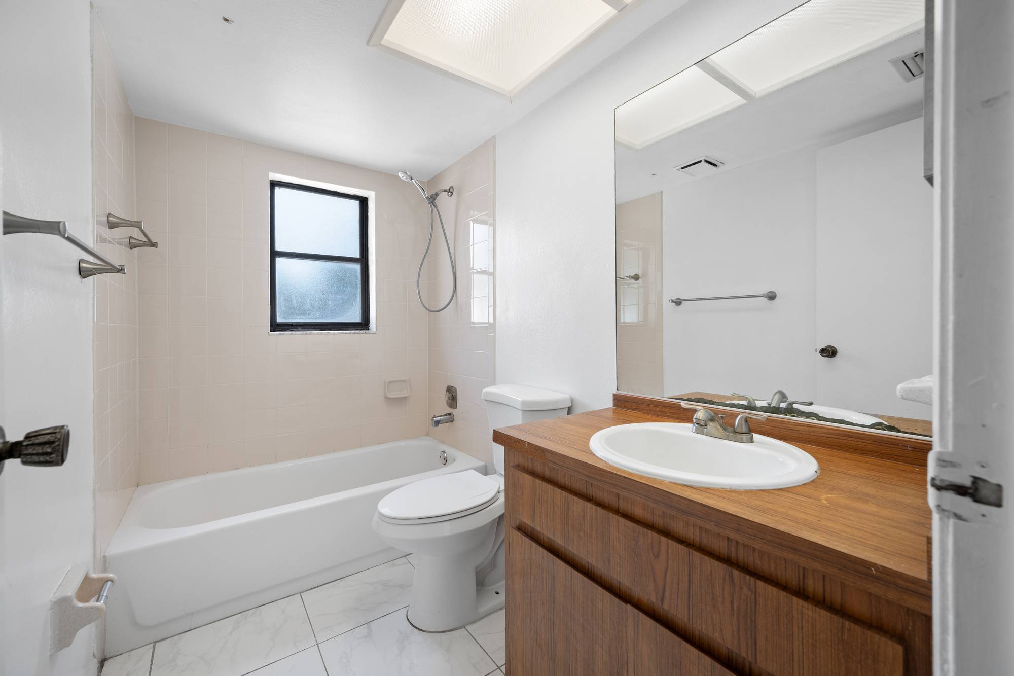 Arch Ave Apartments, photo 9