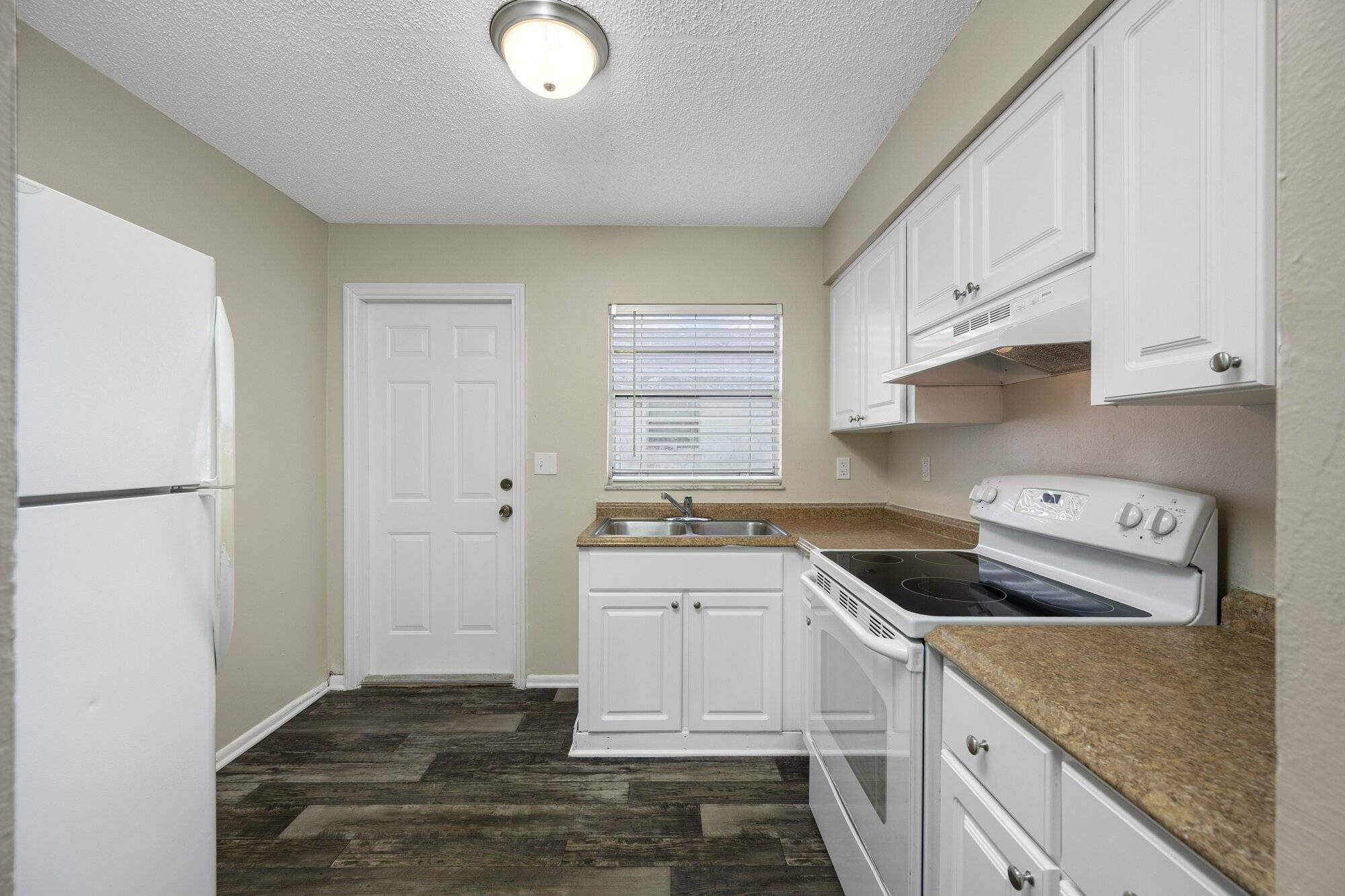 Porter & Beach Apartments, photo 14